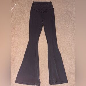 Brand: Aerie
Size: M
Color: Grey (blackish but mostly grey looking)